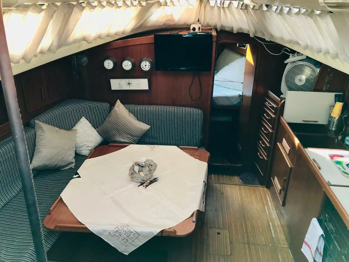 Sleep&BoatsBreakfast Barcelona City Sant Adrià de Besòs